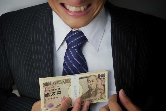 ヤミ金業者は金をせしめてほくそ笑む。八幡市の弁護士や司法書士に無料相談する